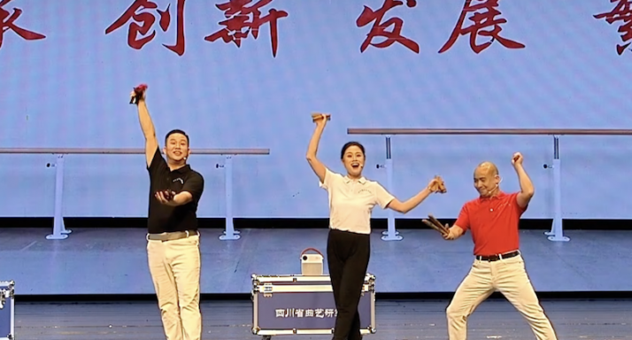 三板表演唱《学啥》