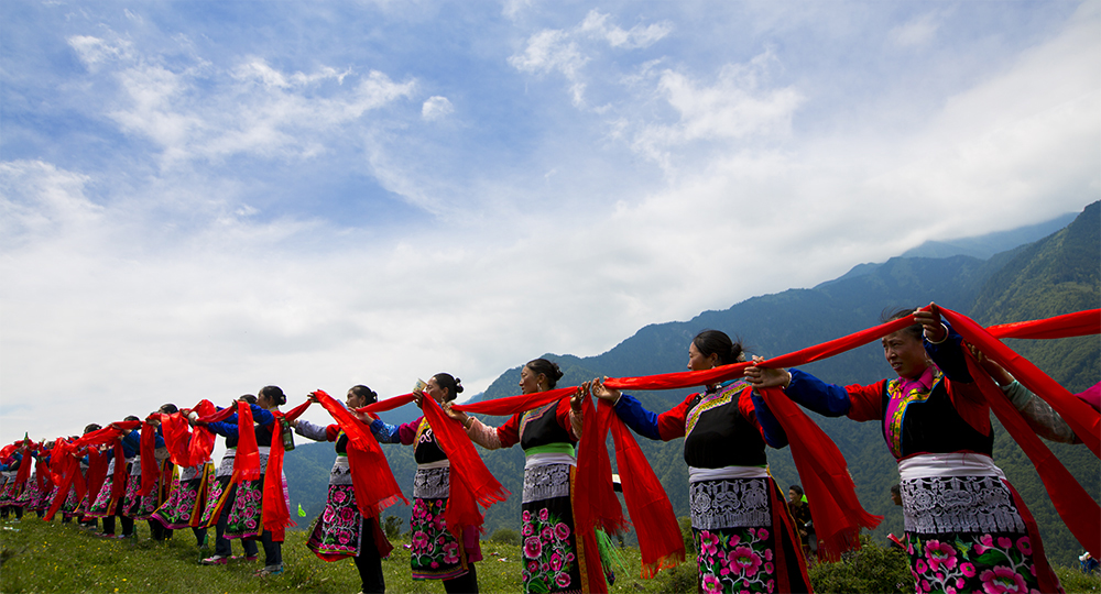 羌寨欢歌——松坪沟乡二八溪村2016转山会慰问活动纪实