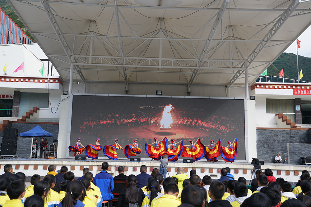 讴歌七十年·感恩新时代丨省曲艺研究院走进九寨沟县