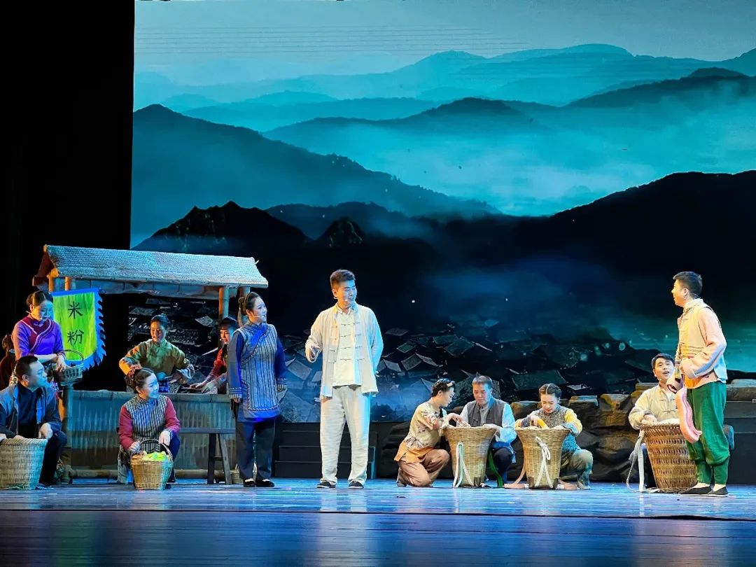 大型原创革命题材曲艺剧《红杜鹃》在成都新声剧场上演